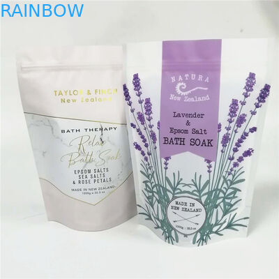 Peeling do ciała w torebce z folii aluminiowej, zapinany na suwak na sól esencjonalną różaną