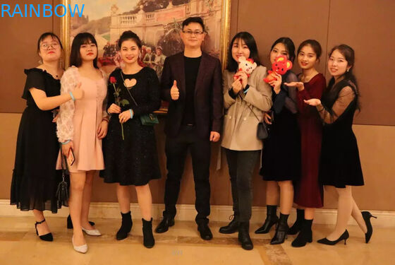 Logo o specjalnym kształcie Logo Food Grade Juice Milk Jelly Liquid Stand up Bottle Shape Saszetki