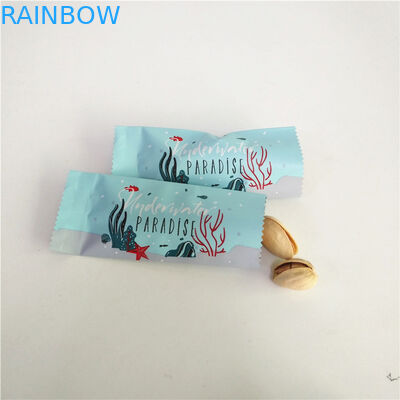 Mała pusta saszetka z białkiem kawy z cukrem w proszku z tyłu zamykana torebka na ciastka