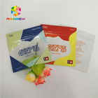 Trzy boczne, zapieczętowane torby plastikowe z nadrukiem, gumowate opakowania z cukierkami, zindywidualizowane za pomocą Ziplocka