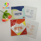 Trzy boczne, zapieczętowane torby plastikowe z nadrukiem, gumowate opakowania z cukierkami, zindywidualizowane za pomocą Ziplocka