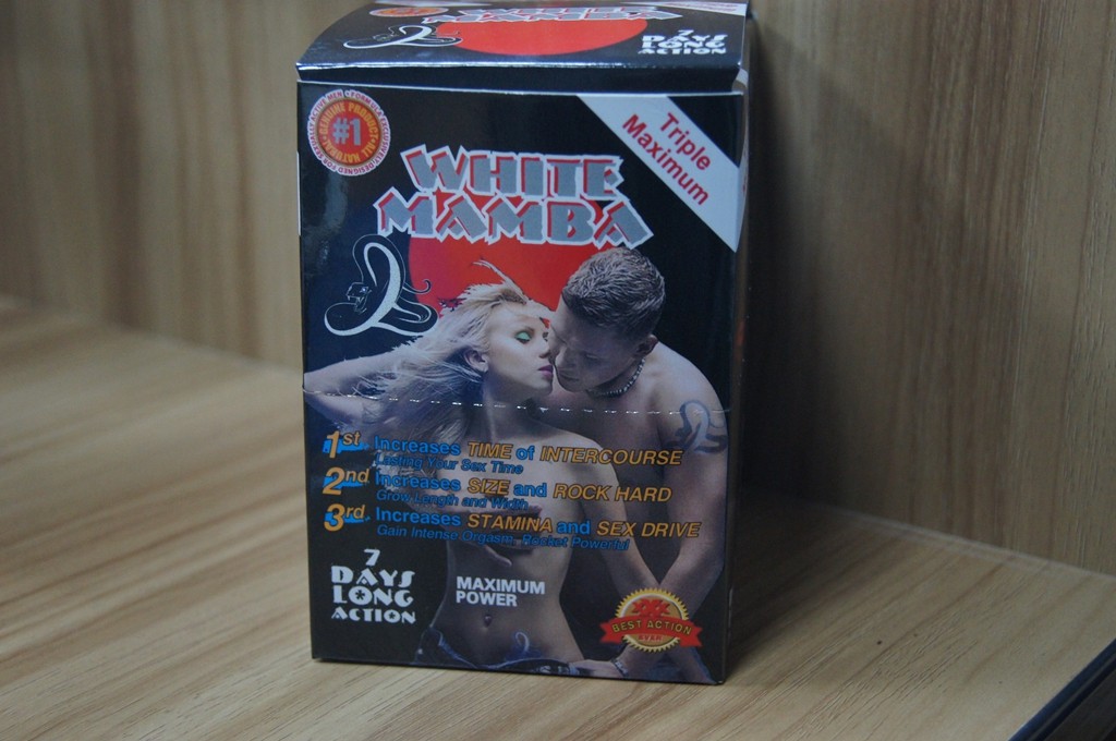 Tabletki zwiększające populację Pokazują papierowe pudełko i karty Pudełka z czarną panterą