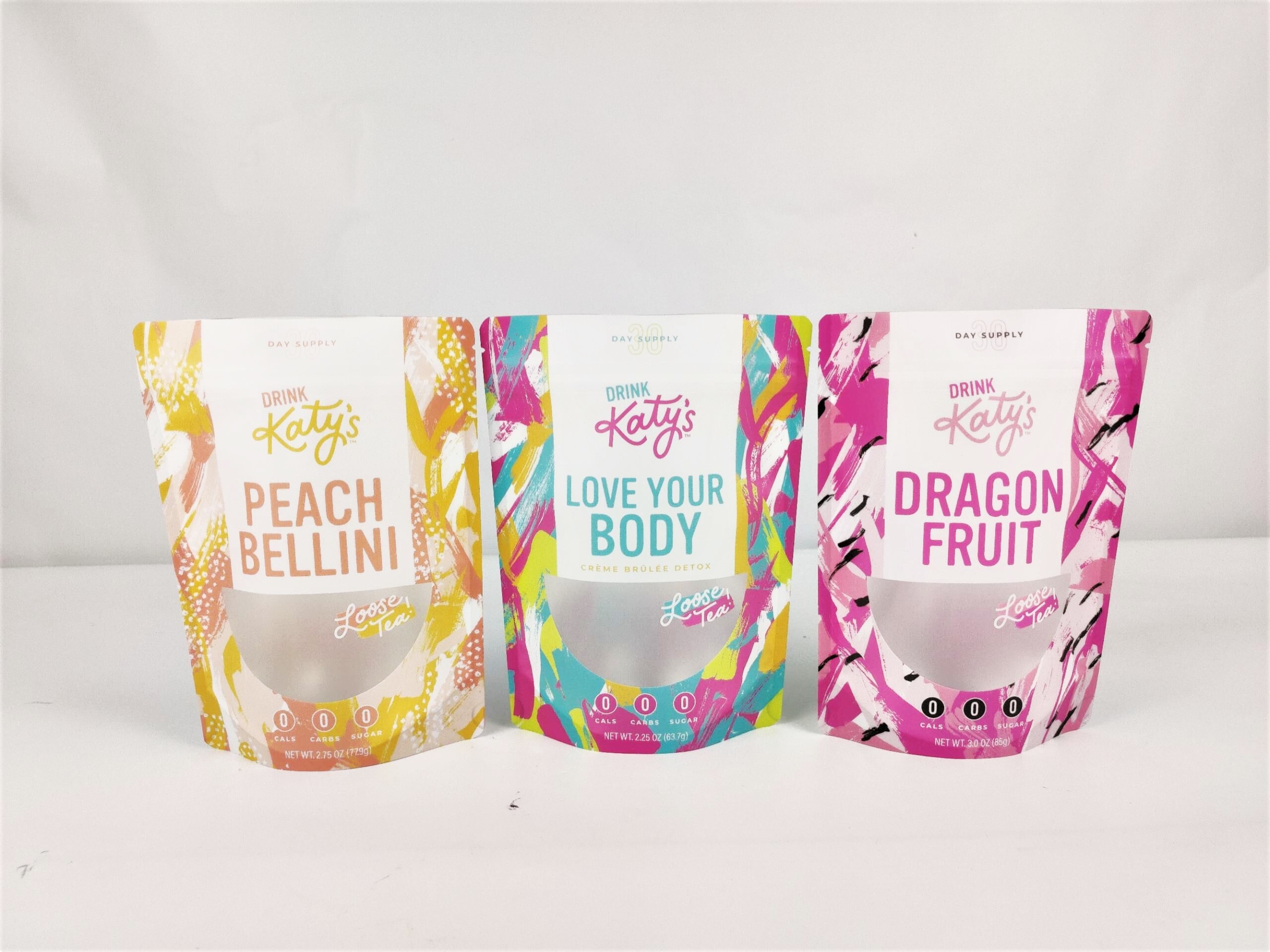 Wyposażone na wyprzedaż torebki z białym uchwytem