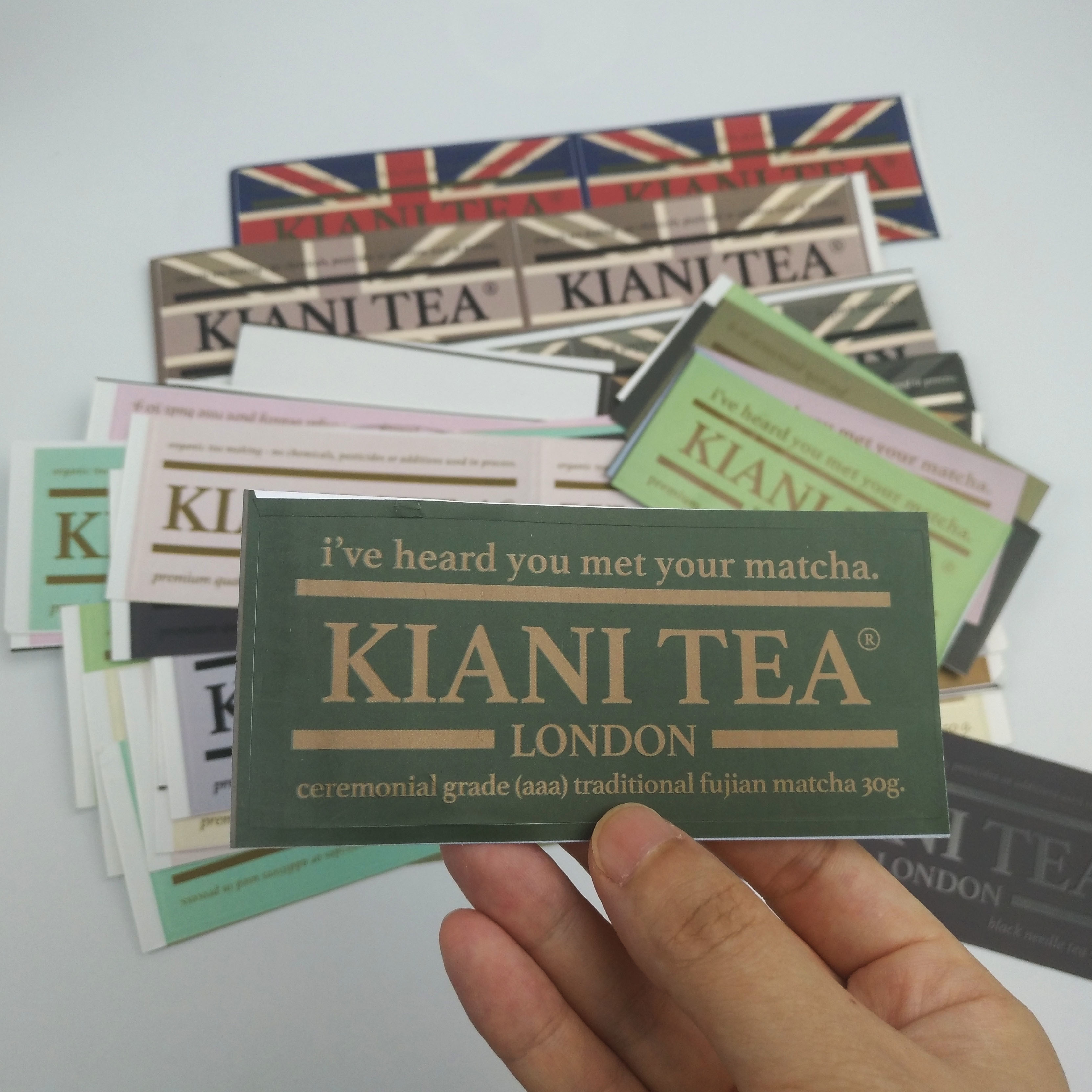 Zaakceptuj niestandardowe logo Naklejki drukowane OEM Fashionabl Samoprzylepna etykieta na wino Wodoodporne samoprzylepne naklejki na etykiety