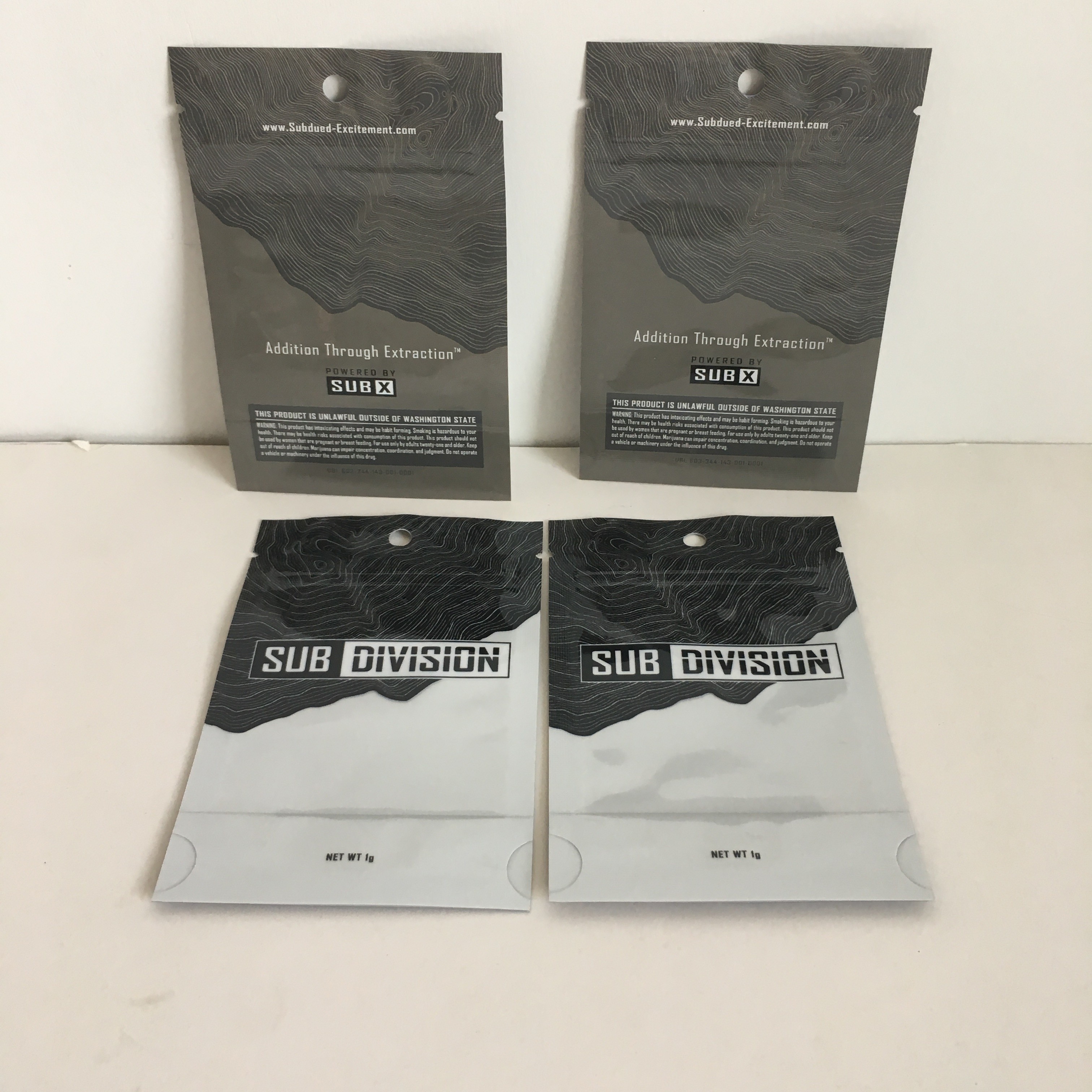 Odporne na zapach torebki stojące torby mylarowe z zamkiem błyskawicznym 1g plastikowe torebki z kwiatem konopi z otworem na wieszak przezroczyste okno